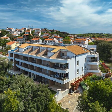 Apartment Klara Pjescana Uvala Exterior foto